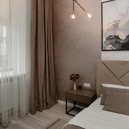 в центрі львова вул івана франка לבוב