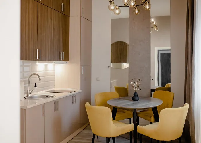 в центрі львова вул івана франка *